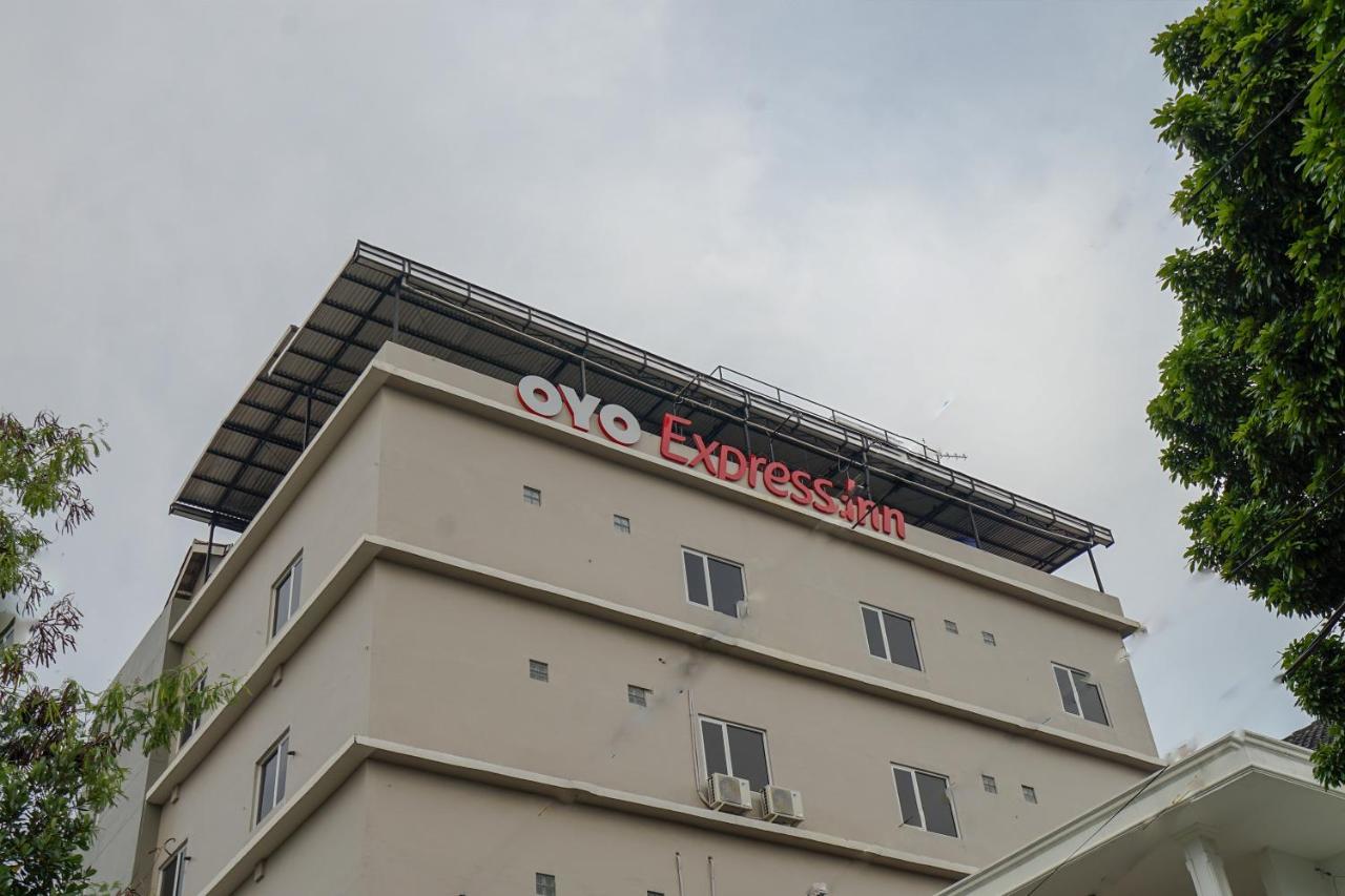 Oyo 616 Express Inn 巨港 外观 照片