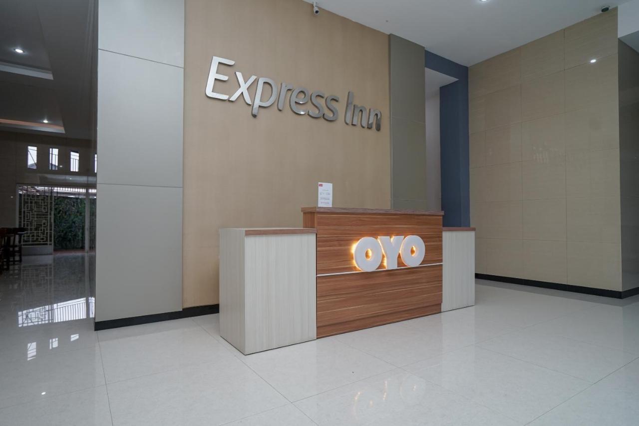 Oyo 616 Express Inn 巨港 外观 照片