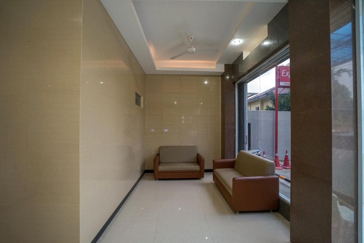 Oyo 616 Express Inn 巨港 外观 照片